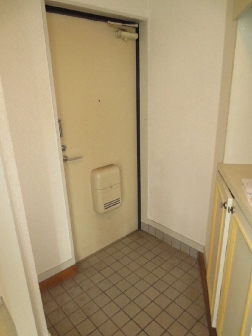 玄関 日成ビル