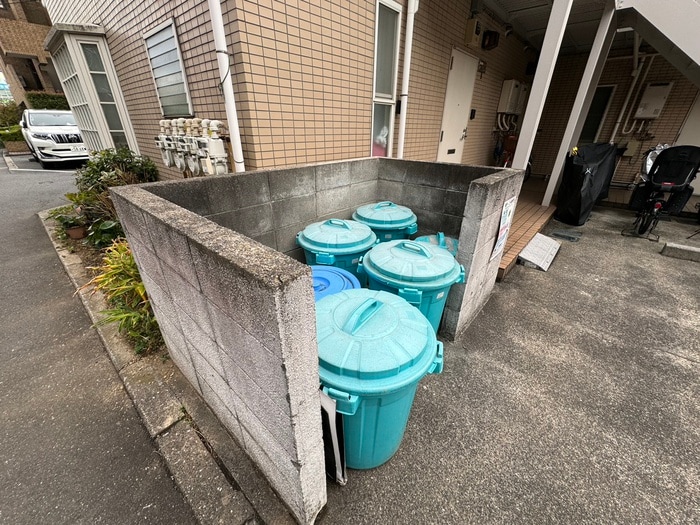 バイク置き場 ベルシオン白石