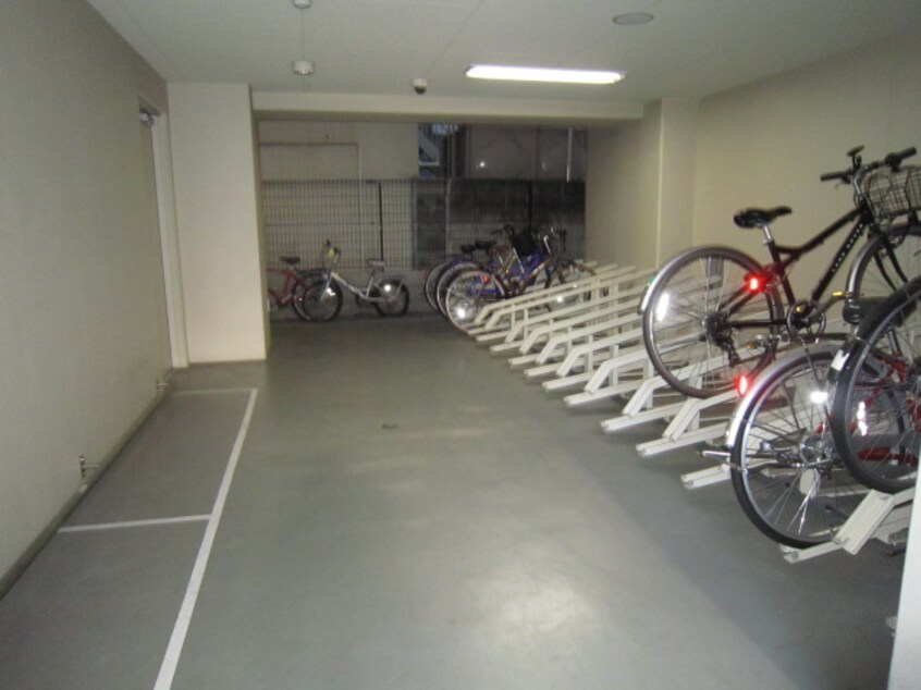 駐輪場 エステムプラザ日本橋弐番館401