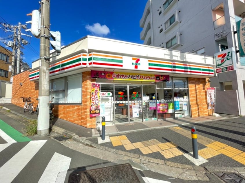 セブン-イレブン 横浜東白楽駅南店(コンビニ)まで900m ドゥメゾン白楽