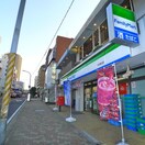 ファミリーマート市川北店(コンビニ)まで550m Kolet市川♯11