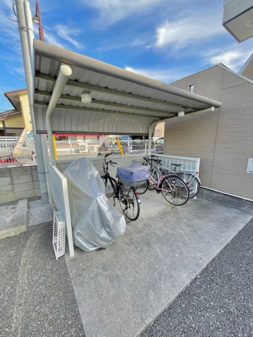 駐輪場 ブルーローズ