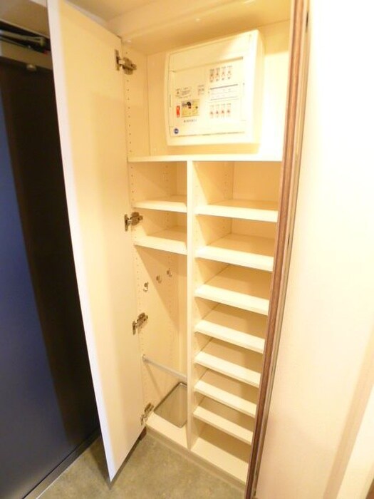 靴箱 ESTEMCOURTKAMEIDOTOKYOEAST