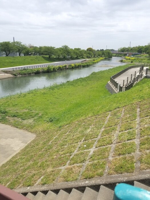 新河岸川河川敷(公園)まで534m グロ－リ－ハイツⅠ