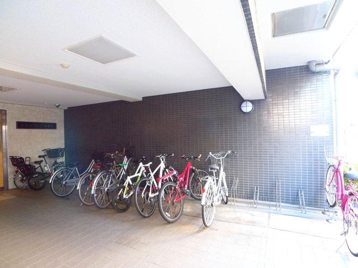 駐輪場 シャンフレア北浦和