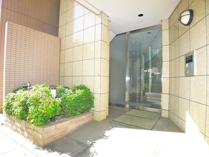 エントランス部分 プロムナ－ド岩楯