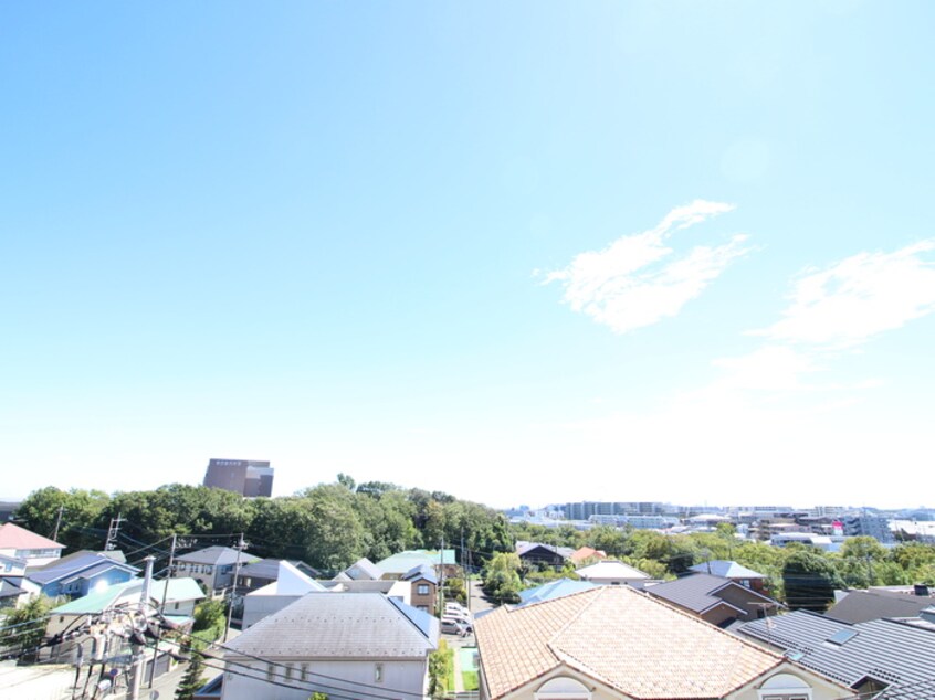 室内からの展望 Leavell Grande 横浜中川