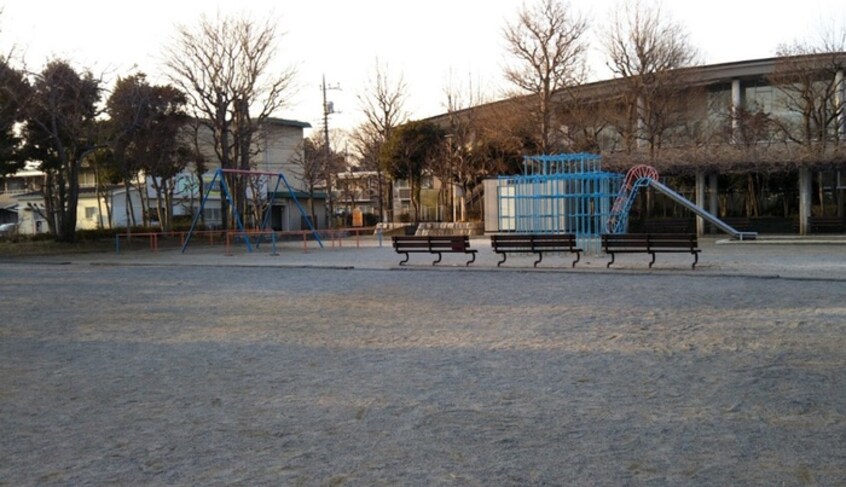 前田公園(公園)まで450m ｻﾝﾊｲﾂ二宮