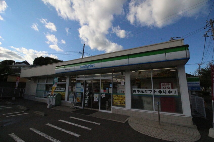 ファミリーマート横須賀芦名店(コンビニ)まで728m 秋谷グリ－ンヴィラＢ