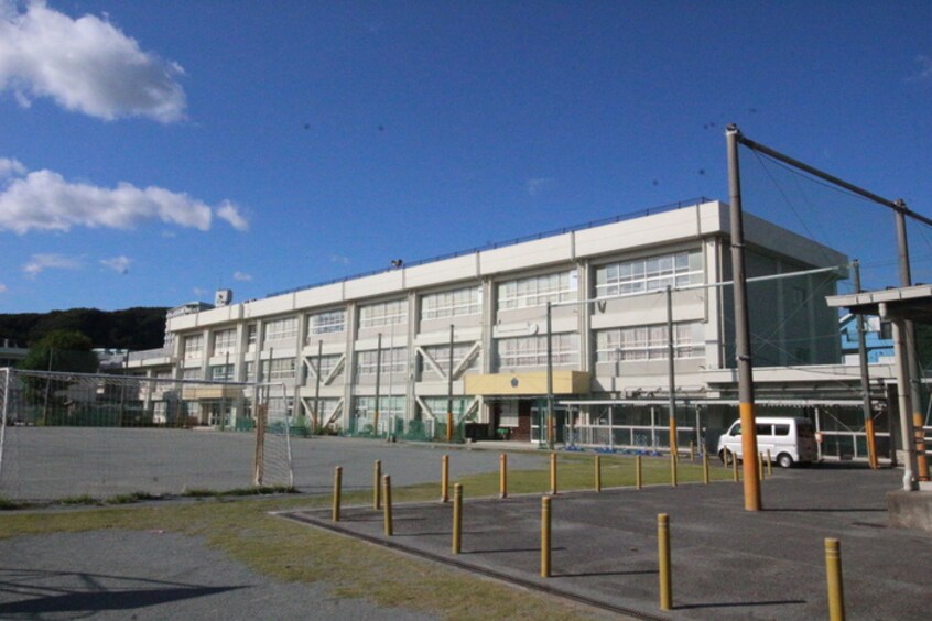 大楠小学校(小学校)まで379m 秋谷グリ－ンヴィラＢ