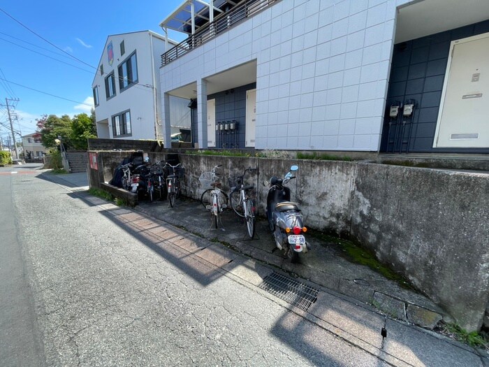 駐輪場 メゾンフロレアル