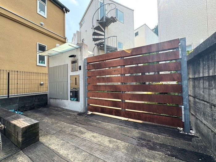 エントランス部分 Ｒｏｃｈｅｒ