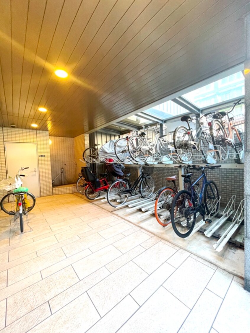 駐輪場 KENEDIX藤沢