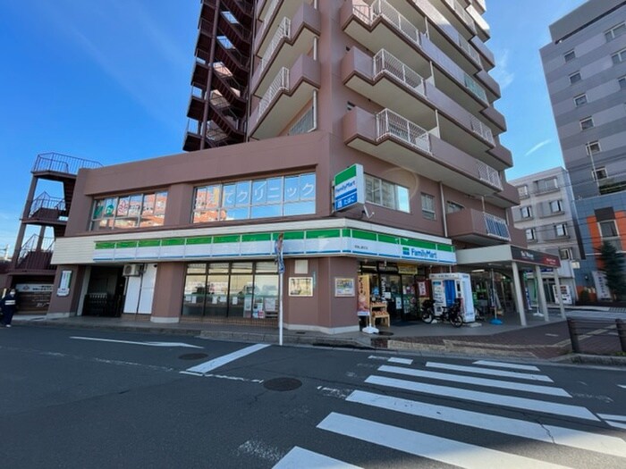 ファミリーマート新狭山駅前店(コンビニ)まで110m サウダージ