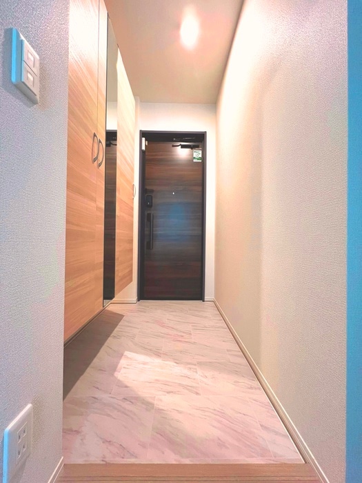 玄関 グラナーデ興野