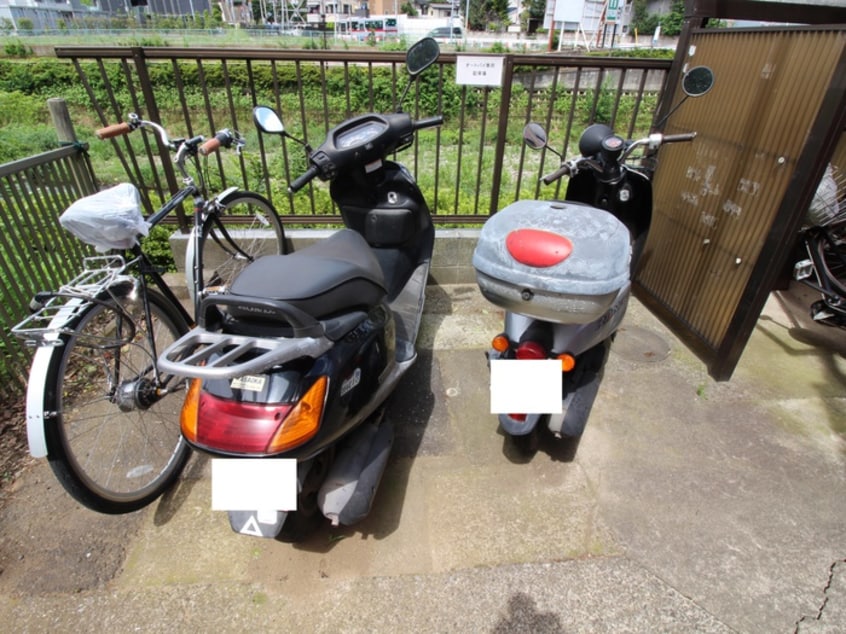 バイク置き場 グリーンヒル成城