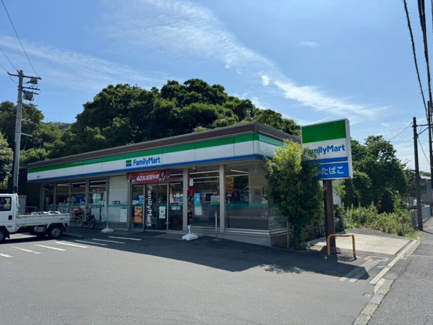 ファミリーマート 葉山町店(コンビニ)まで130m ベルハウス