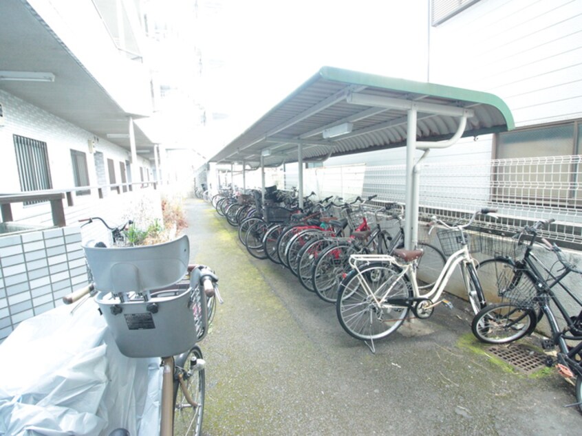 駐輪場 センチュリ－越谷