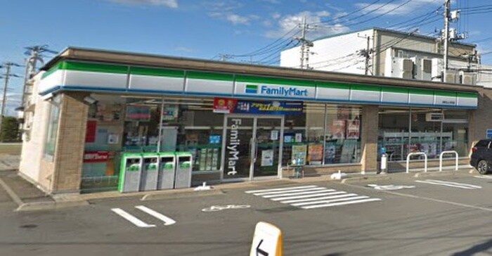 ファミリーマート海老名上河内店(コンビニ)まで640m ウッド　ソイル　きぬた