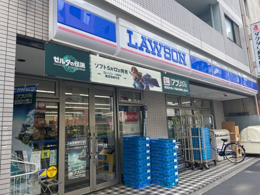 ローソン　本駒込五丁目店(コンビニ)まで166m クアトロコパン駒込