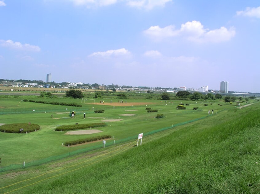 多摩川土手(公園)まで200m ﾒｿﾞﾝ･ｴﾇ