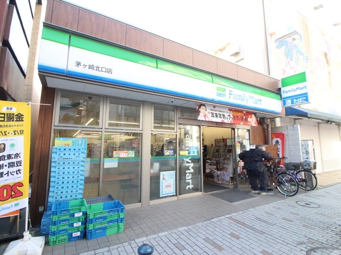 ファミリーマート 茅ヶ崎北口店(コンビニ)まで36m Geminos　CHIGASAKI
