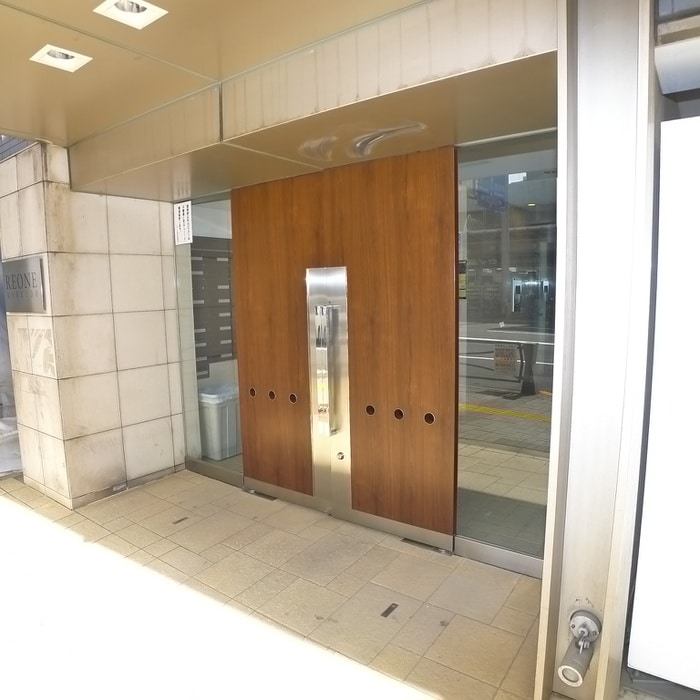 エントランス部分 レオーネ亀戸