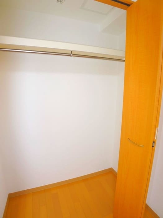 収納 イ－ストシティタワ－ズ