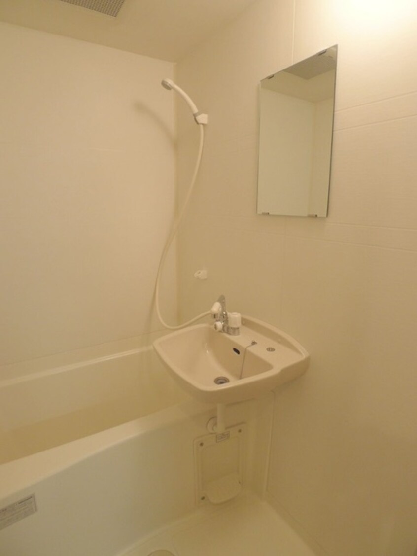 バス／シャワールーム等 イ－ストシティタワ－ズ