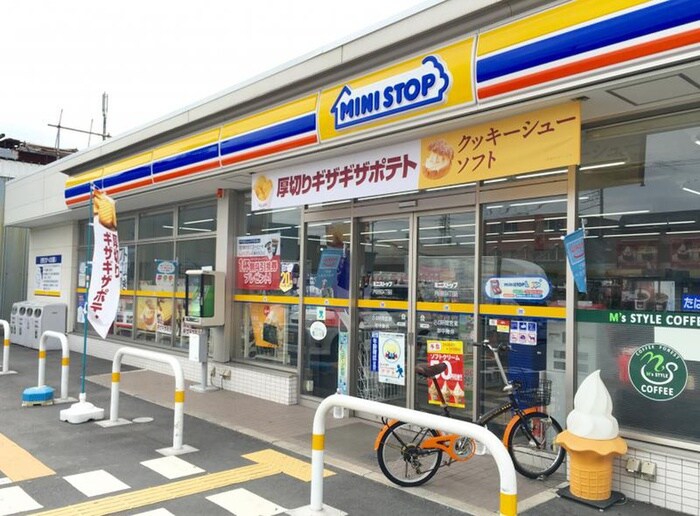 ミニストップ　新座新堀店(コンビニ)まで900m コーポチェリー