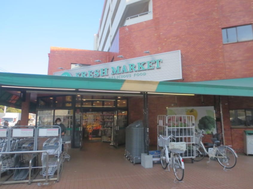 トップフレッシュマーケット岸根店(スーパー)まで733m リブハピネス岸根公園Ｂ