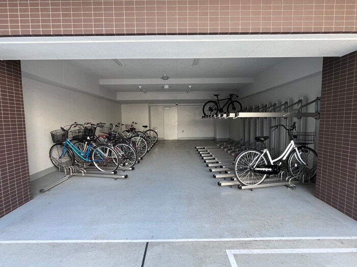 駐輪場 LIMERESIDENCEHIRATSUKAWEST