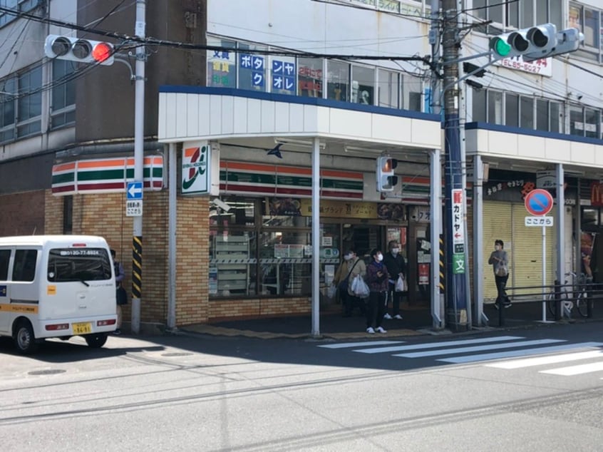 セブンイレブン(コンビニ)まで400m レジデンスＭＭ
