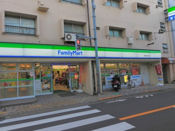 ファミリーマート下連雀三丁目店(コンビニ)まで350m メゾン・ド・グレーヌ