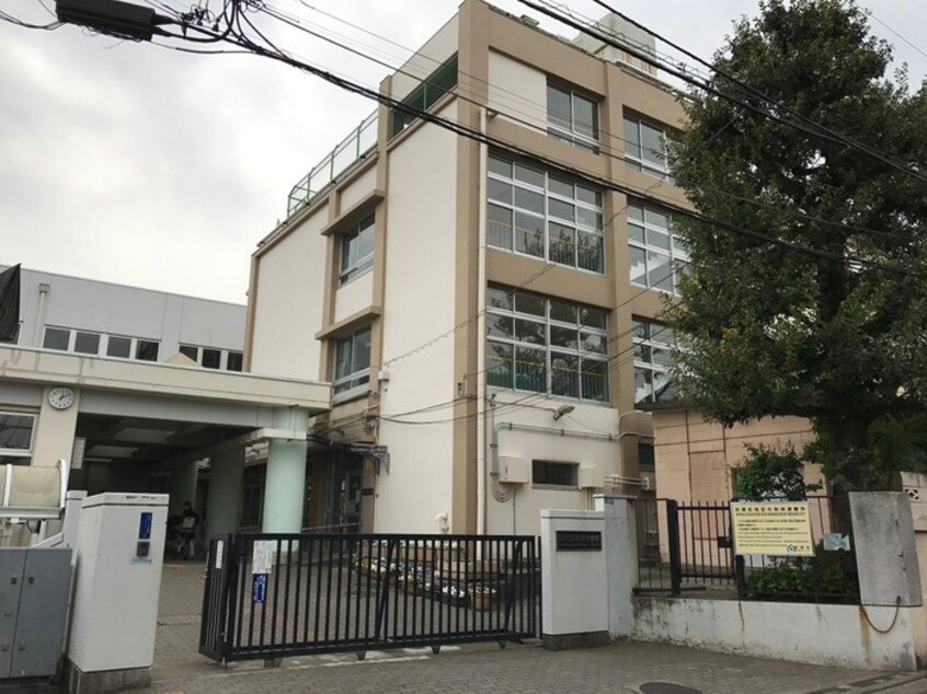 五本木小学校(小学校)まで550m アイビ－ハウス