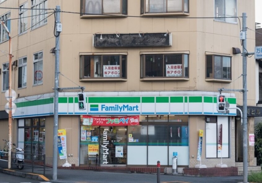 ファミリーマート八王子万町店(コンビニ)まで96m コ－ポリバティ－
