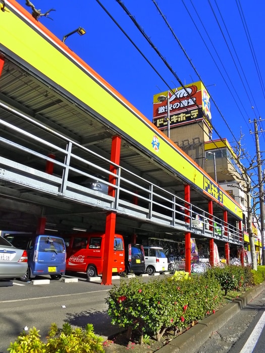 ドンキホーテー(ディスカウントショップ)まで400m グリ－ンコ－ト椿森