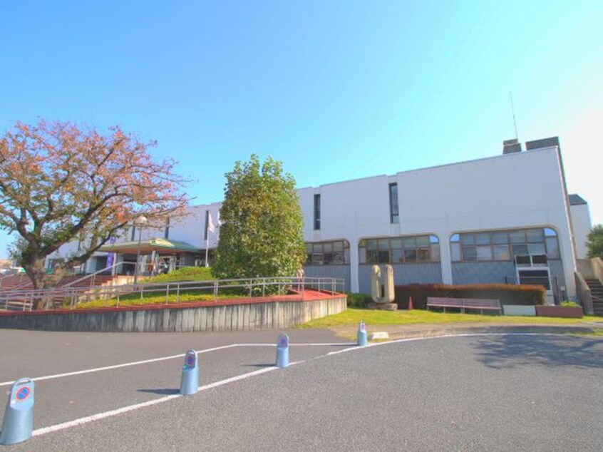 富士見市役所(役所)まで750m 羽沢３丁目KASHIYA