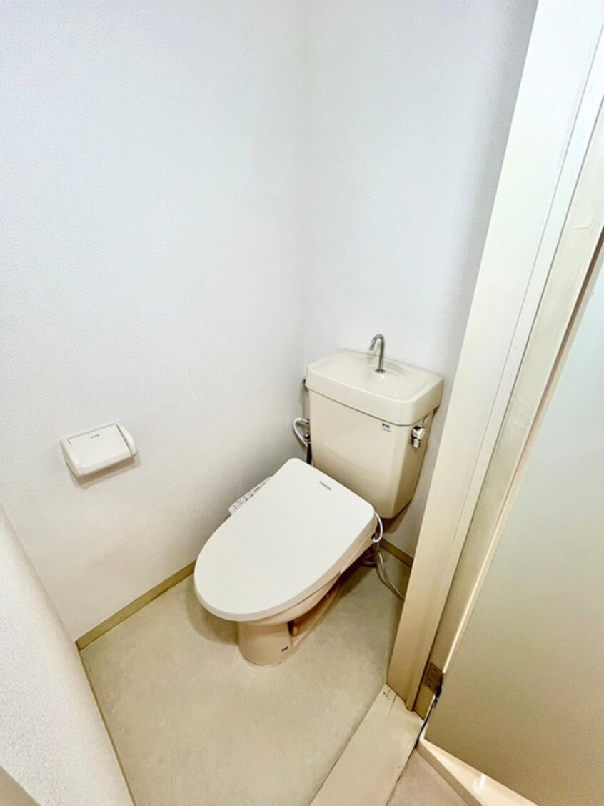 トイレ ドミ－ルアイワ１２８