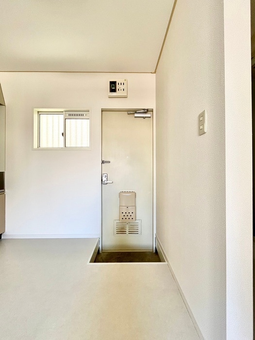 玄関 ドミ－ルアイワ１２８