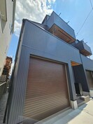 ﾌﾟﾗｲﾍﾞｰﾄｶﾞﾚｰｼﾞﾊｳｽ石神井台A棟の外観
