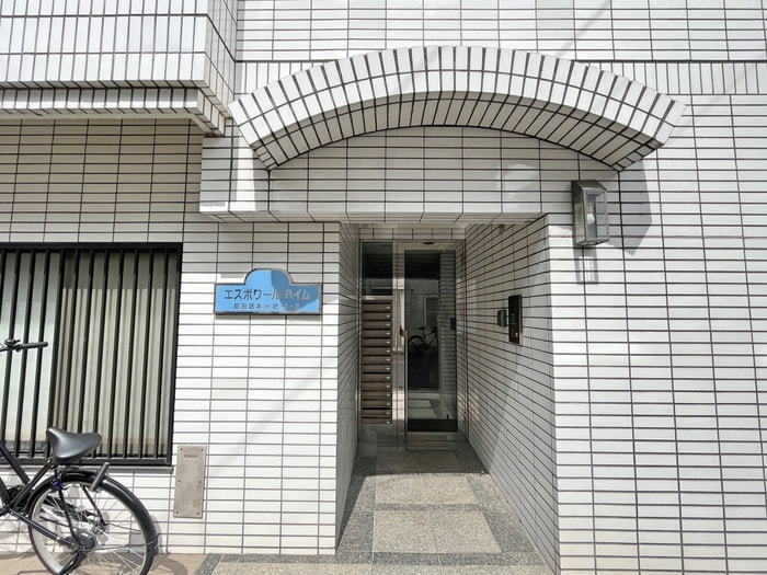 エントランス部分 エスポワールハイム
