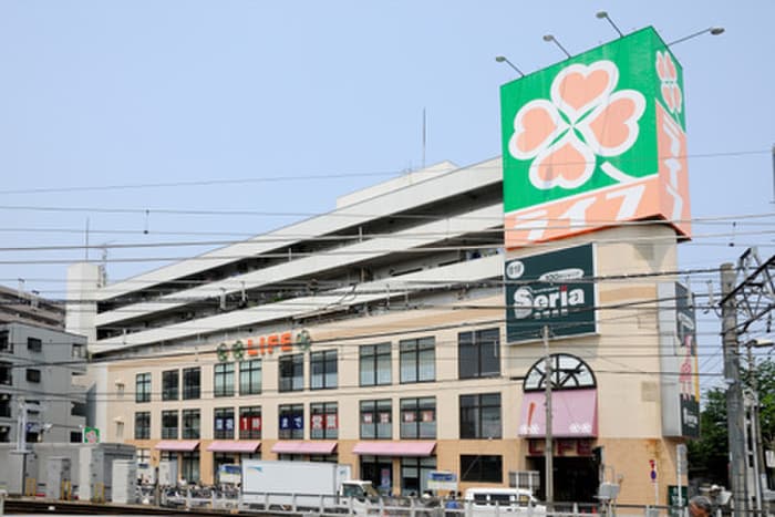 ライフ(スーパー)まで400m ニューコーポアゼリア