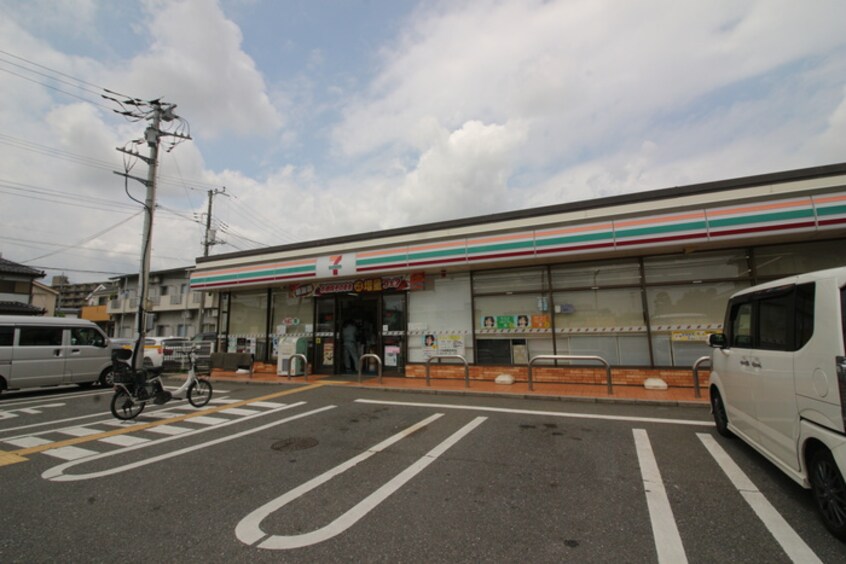 セブンイレブン川越豊田本店(コンビニ)まで550m ジーメゾン川越南大塚