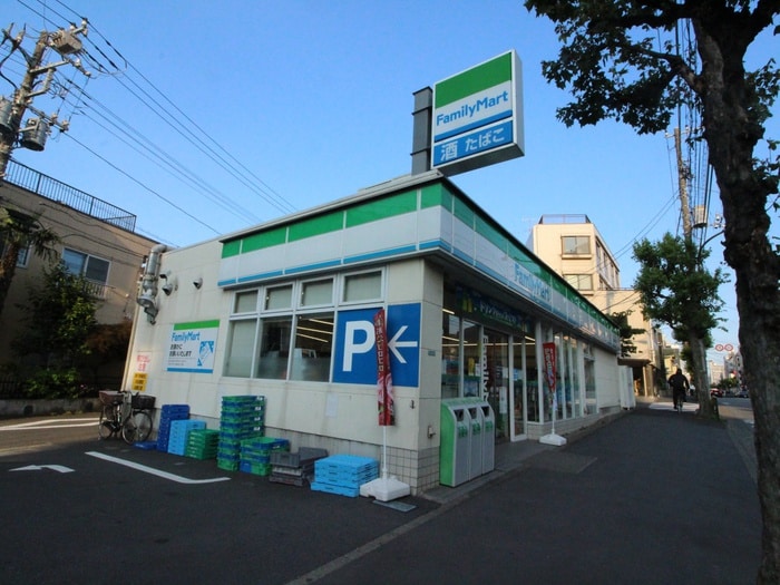 ファミリーマート目黒本町2丁目店(コンビニ)まで358m パークサイドハウス