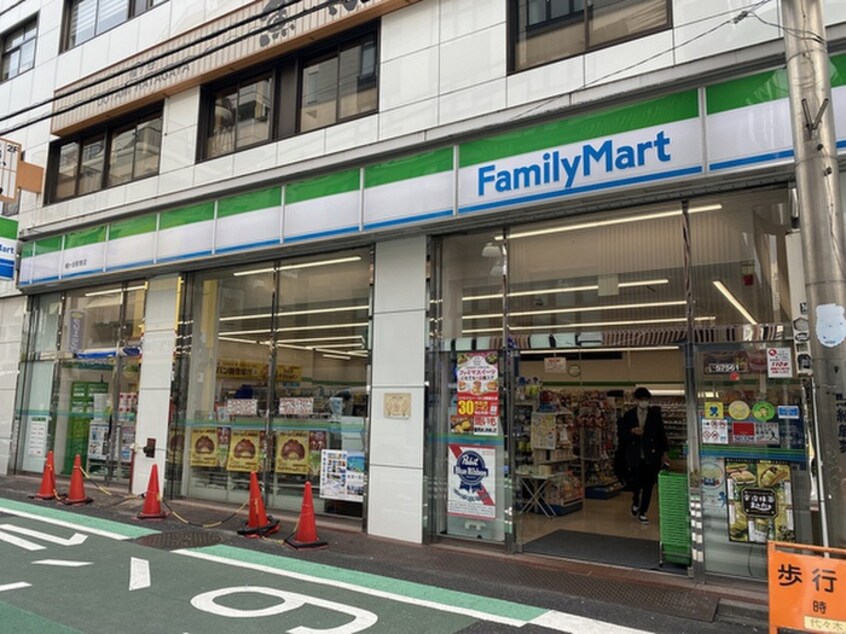 ファミリーマート幡ヶ谷駅南店(コンビニ)まで333m The　Fusion　代々木上原