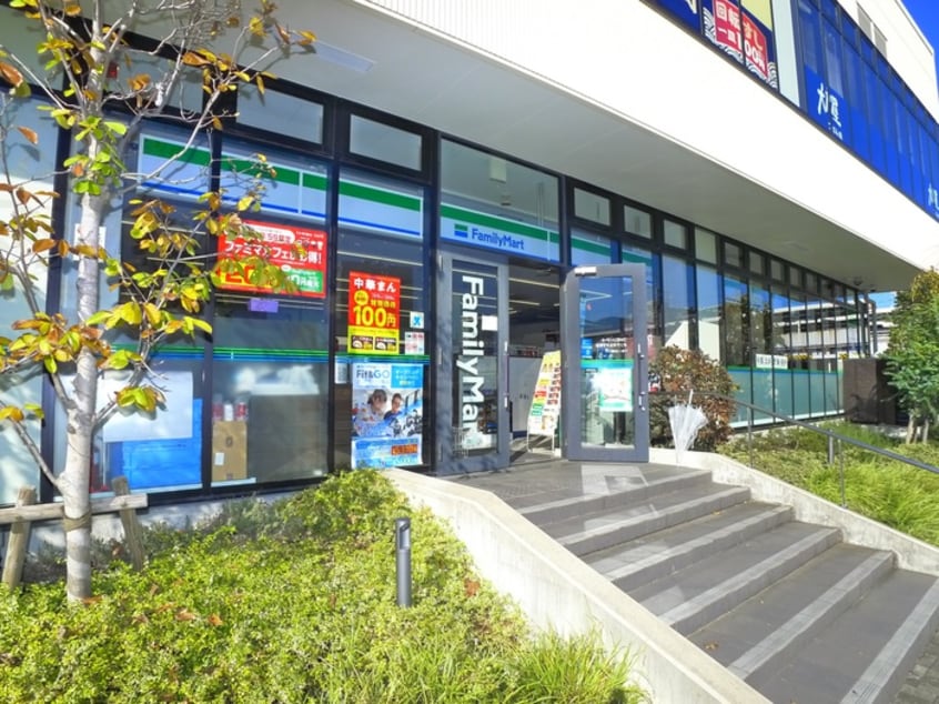 ファミリーマート ポンテポルタ千住店(コンビニ)まで180m Meson De Adeliae