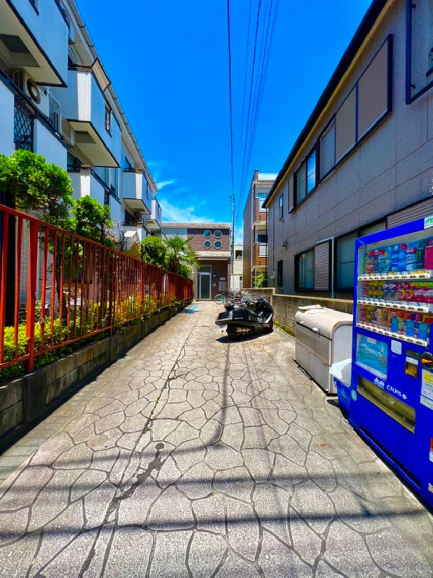 バイク置き場 マピエス大島