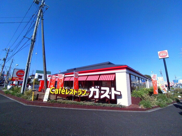 ガスト(その他飲食（ファミレスなど）)まで750m 草加市西町戸建