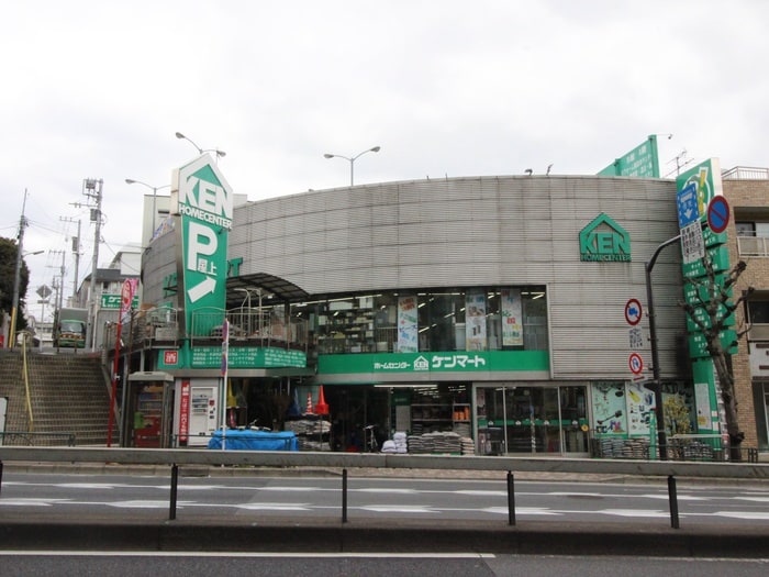 ケンマート(電気量販店/ホームセンター)まで424m フラットマ－ロ－